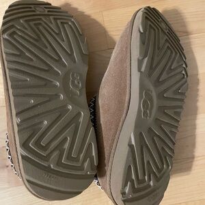 Ugg Tasmans youth size 3. Great condition.